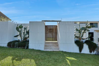 /international/au/54-high-street-north-mackay-qld-151491572/