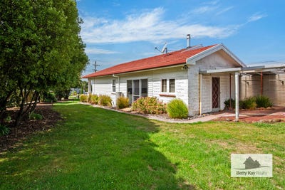 /international/au/42-brittons-road-smithton-tas-150809528/
