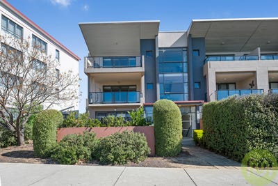 /international/au/12-1-drew-street-greenway-act-152437724/