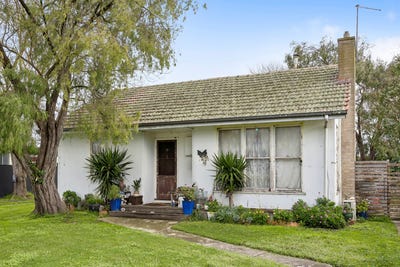 /international/au/10-churchill-square-colac-vic-151573680/