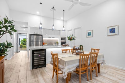 /international/au/55-40-menzies-drive-pacific-paradise-qld-151249156/