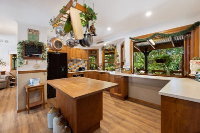 /international/au/9-pinaroo-street-battery-hill-qld-150860468/