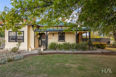 /international/au/22-meander-valley-road-westbury-tas-150838540/
