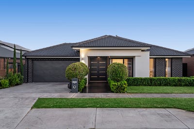 /international/au/14-wren-parade-fraser-rise-vic-152616348/