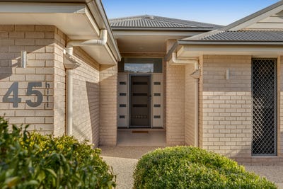 /international/au/45-hill-street-pittsworth-qld-150899544/
