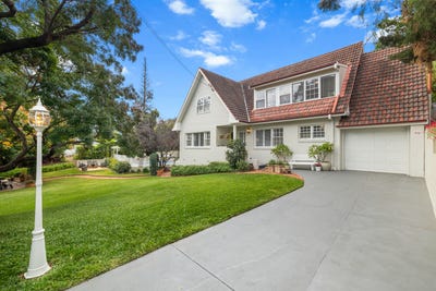 /international/au/8-ruthning-avenue-tamworth-nsw-151470464/