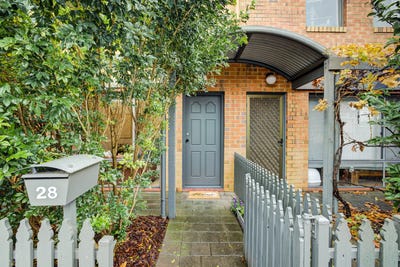 /international/au/28-junction-lane-mile-end-sa-151515096/