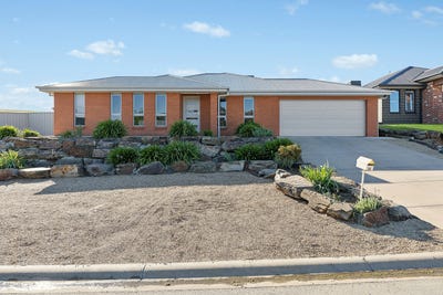 /international/au/26-sunvale-crescent-estella-nsw-152558068/