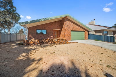 /international/au/19-polo-flat-road-cooma-nsw-152338004/