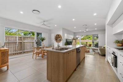 /international/au/1-8-moore-street-victoria-point-qld-151114712/