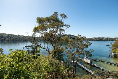 /international/au/37-the-tor-walk-castlecrag-nsw-152643820/