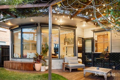 /international/au/4-mitchell-street-st-kilda-vic-148256980/