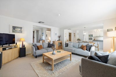 /international/au/2-2-ellesmere-road-burwood-east-vic-151054172/