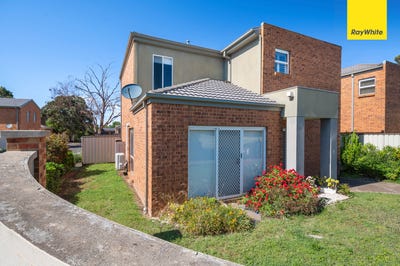 /international/au/3-51-55-tullidge-street-melton-vic-151332228/