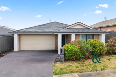 /international/au/28-lake-view-crescent-raymond-terrace-nsw-152454304/
