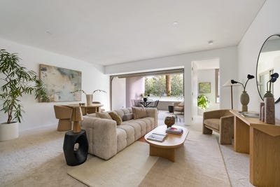 /international/au/2204-4-sterling-circuit-camperdown-nsw-151471676/