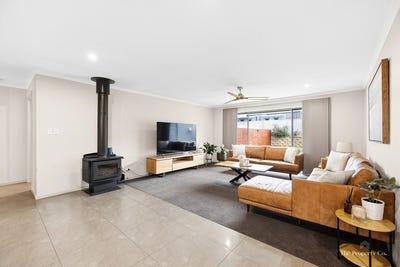 /international/au/5-birkdale-court-worrolong-sa-152680892/