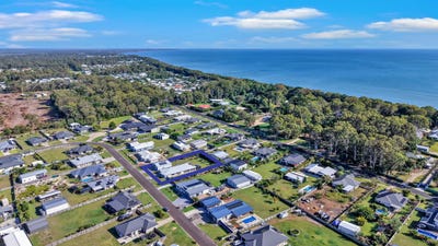 /international/au/16-periwinkle-crescent-toogoom-qld-150802112/