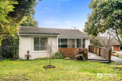 /international/au/4-courtleigh-place-blackmans-bay-tas-148743428/