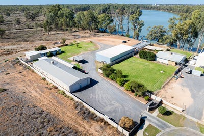 /international/au/11-bates-drive-euston-nsw-152676648/