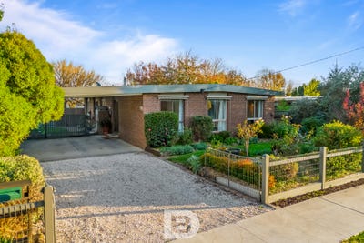 /international/au/20-farrell-street-new-gisborne-vic-151223596/