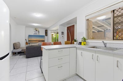 /international/au/1-12-avi-court-labrador-qld-150758776/