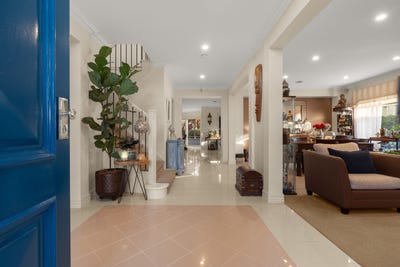 /international/au/18-evergold-close-narre-warren-south-vic-148236608/