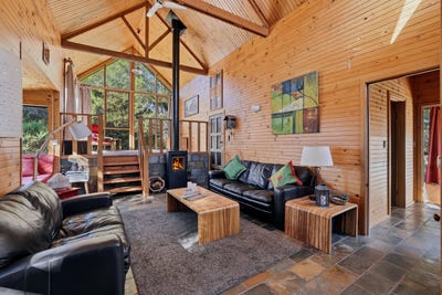 /international/au/35-hillcrest-road-woorarra-west-vic-700409272/