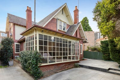 /international/au/36-gurner-street-st-kilda-vic-148642348/