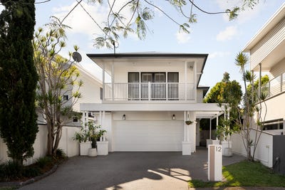 /international/au/12-long-street-hendra-qld-148400268/