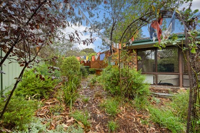 /international/au/8-63-condell-street-belconnen-act-150827556/