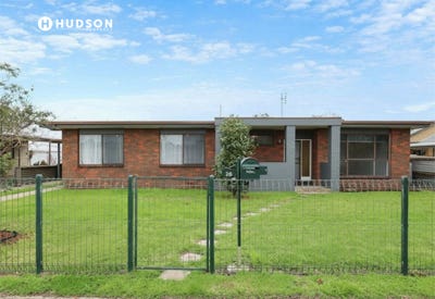 /international/au/26-markham-street-heywood-vic-152658504/