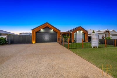 /international/au/11-headlands-esplanade-innes-park-qld-151369276/