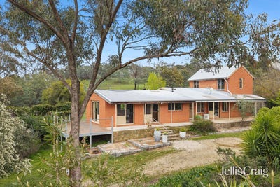 /international/au/214-white-gum-road-barkers-creek-vic-152286744/
