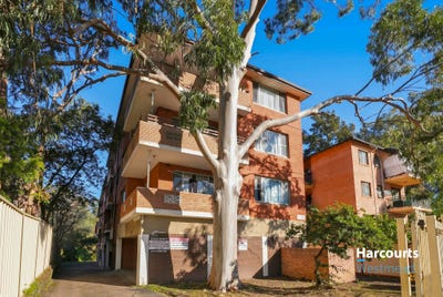 /international/au/13-158-sandal-crescent-carramar-nsw-151108684/