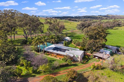 /international/au/156-sunset-lane-kapooka-nsw-152462248/