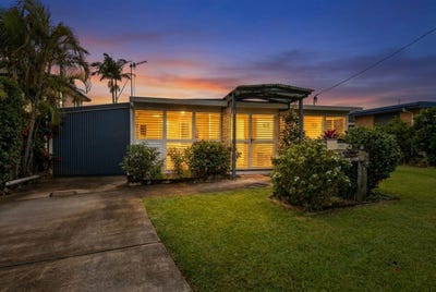 /international/au/11-mackerel-street-tin-can-bay-qld-151485256/
