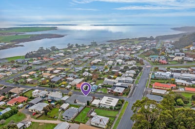 /international/au/11-david-street-smithton-tas-151356480/