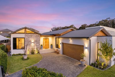 /international/au/7-uralla-close-harrington-park-nsw-152384780/