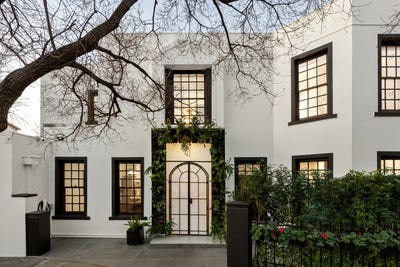 /international/au/12-witchwood-close-south-yarra-vic-152485628/