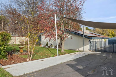 /international/au/19-pohlman-street-kyneton-vic-151319956/