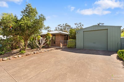 /international/au/1-hartley-street-riverton-sa-152556492/