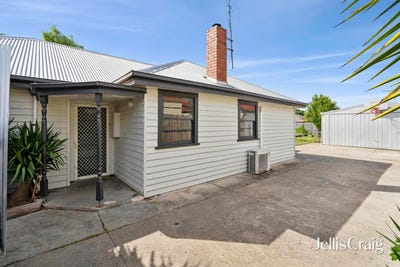 /international/au/24-regent-street-whittington-vic-152654956/