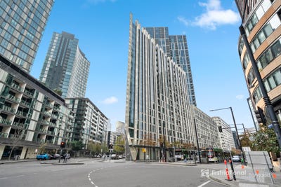 /international/au/206w-888-collins-street-docklands-vic-151318008/