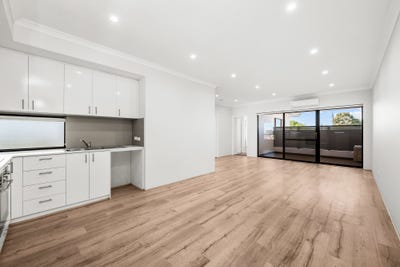 /international/au/10-42-morago-crescent-cloverdale-wa-147901800/