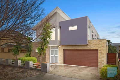 /international/au/4-stradbroke-gardens-caroline-springs-vic-148440664/