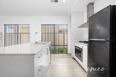 /international/au/10-mallacoota-parade-anketell-wa-148484880/