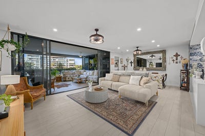 /international/au/6103-323-bayview-street-hollywell-qld-151283020/