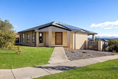 /international/au/31-clancy-mckenna-crescent-bonner-act-151183708/