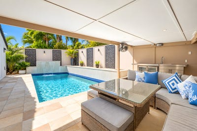 /international/au/7-cove-court-merrimac-qld-152633648/